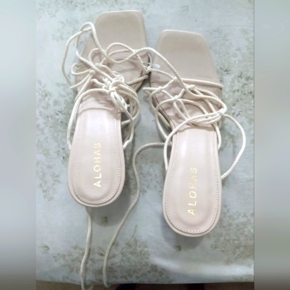 Alohas Women's Cream Lace-Up Sandals